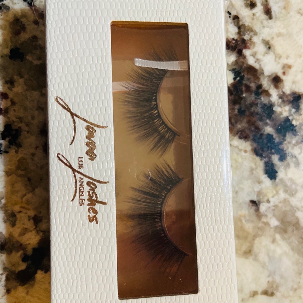 LAVAA LASHES false eyelashes•faux cils